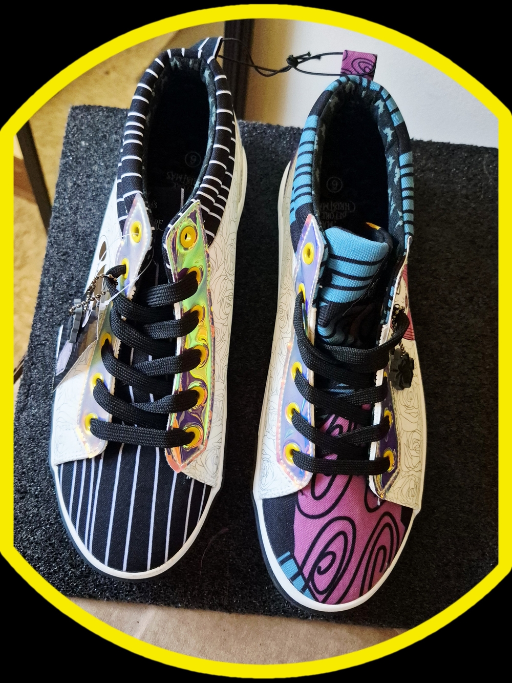 NWTS Disney 'The Nightmare Before Christmas Graphic High Top Sneakers w/Charms
